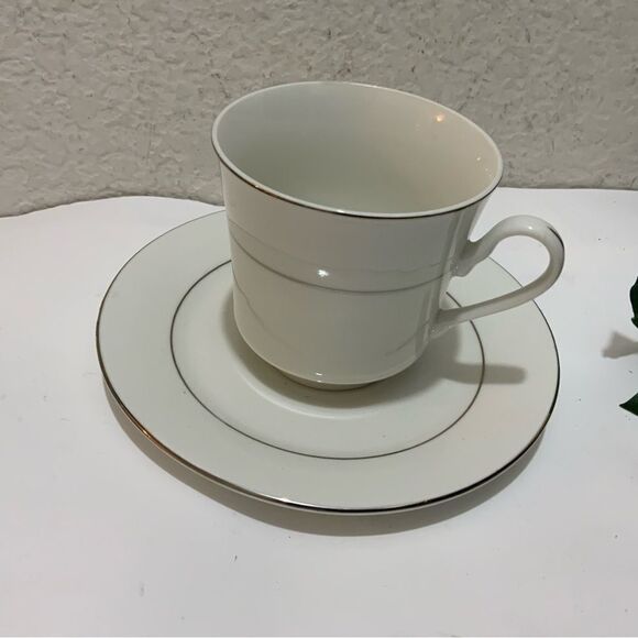 Royal Majestic platIna  Cup and Saucer replacement 8446 white B7 - Picture 2 of 6